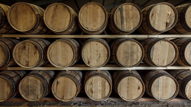 What Are Straight Neck Stills? The Unique Distillation Method Behind Distinctive Spirits