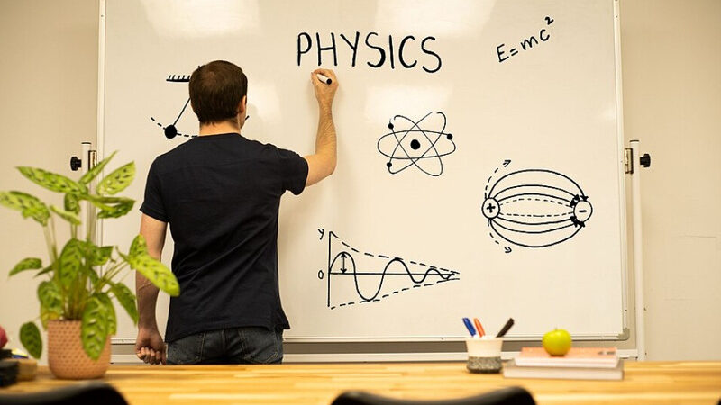 The Importance of GCSE Physics Tutors for Teenagers