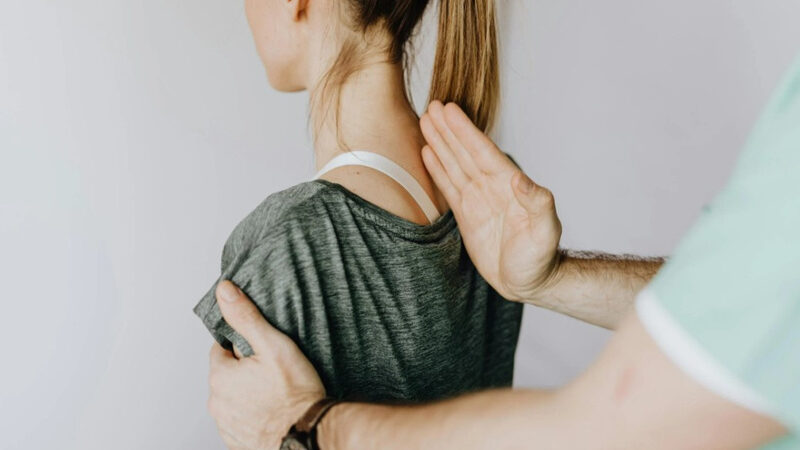Physiotherapy Vs Chiropractor: A Guide For UK Patients