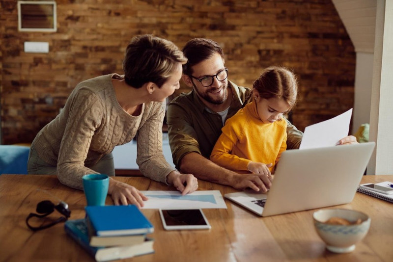 How to Start a Family Business While Raising Your Kids