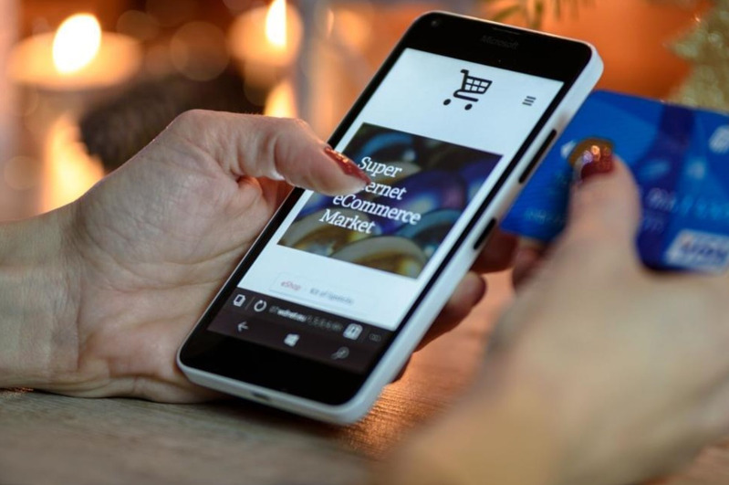 Shopping online on mobile