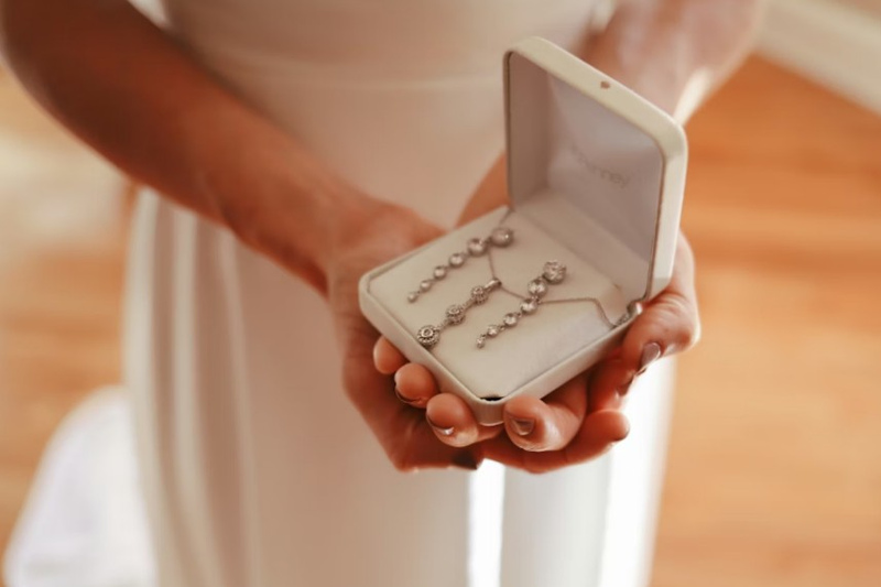 Statement Jewelry: How Bold Accessories Are Defining Modern Bridal Fashion