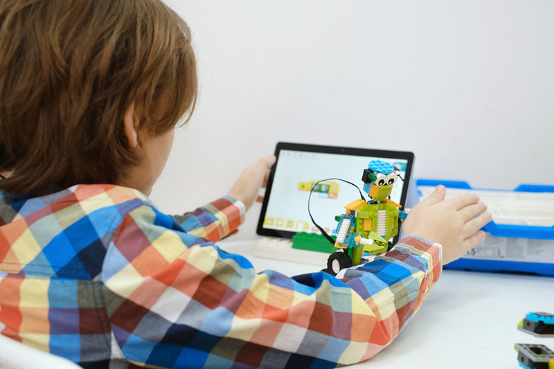 Child building robot