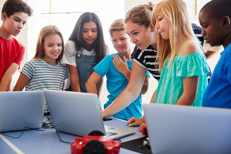 How Parents Can Encourage an Interest in Technology Without Pressure