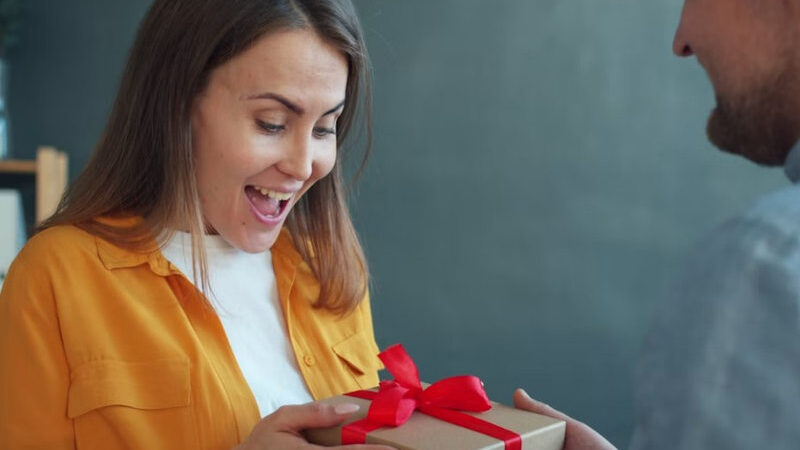 Buying Gifts For Colleagues Without Making It Weird: How Much To Spend