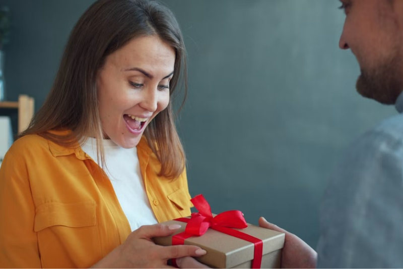 Buying Gifts For Colleagues Without Making It Weird: How Much To Spend