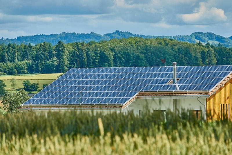 How Commercial Solar Panels Can Reduce Business Energy Costs